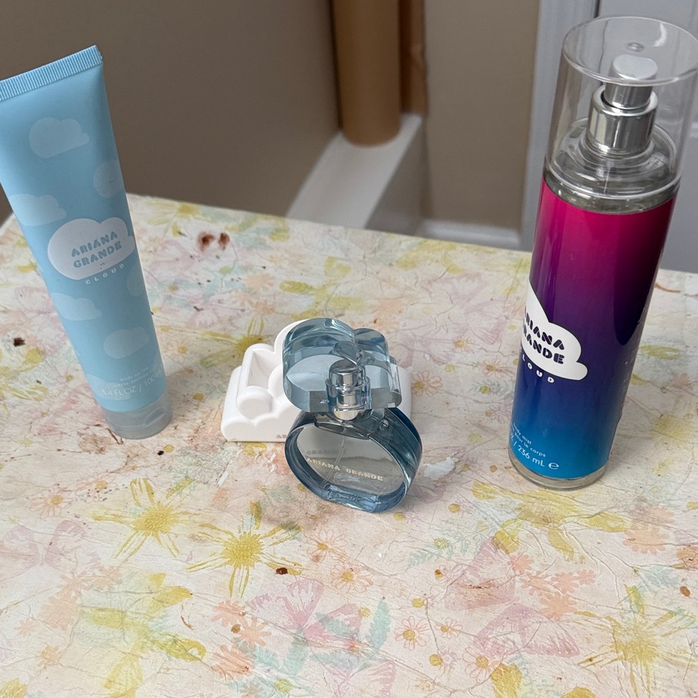 Ariana Grande Cloud Set — Blue & Purple Gradient Mist with Light Blue Lotion